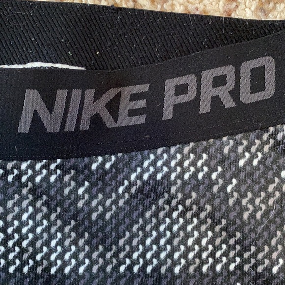 Nike Pro Yogas - Picture 3 of 3